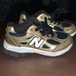USED-Kids new balance sneakers-  EUC